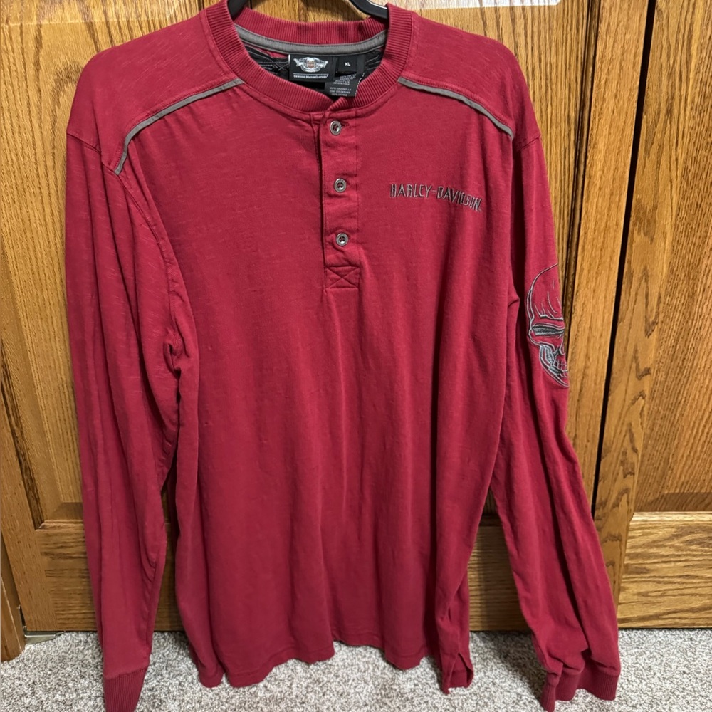 Men’s Harley Davidson long sleeve Henley size XL